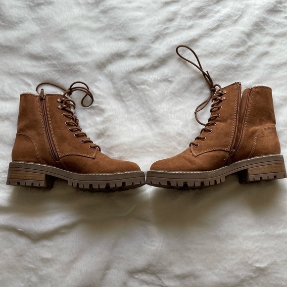 Wolf Fable Brown Healed Booties - Picture 2 of 2